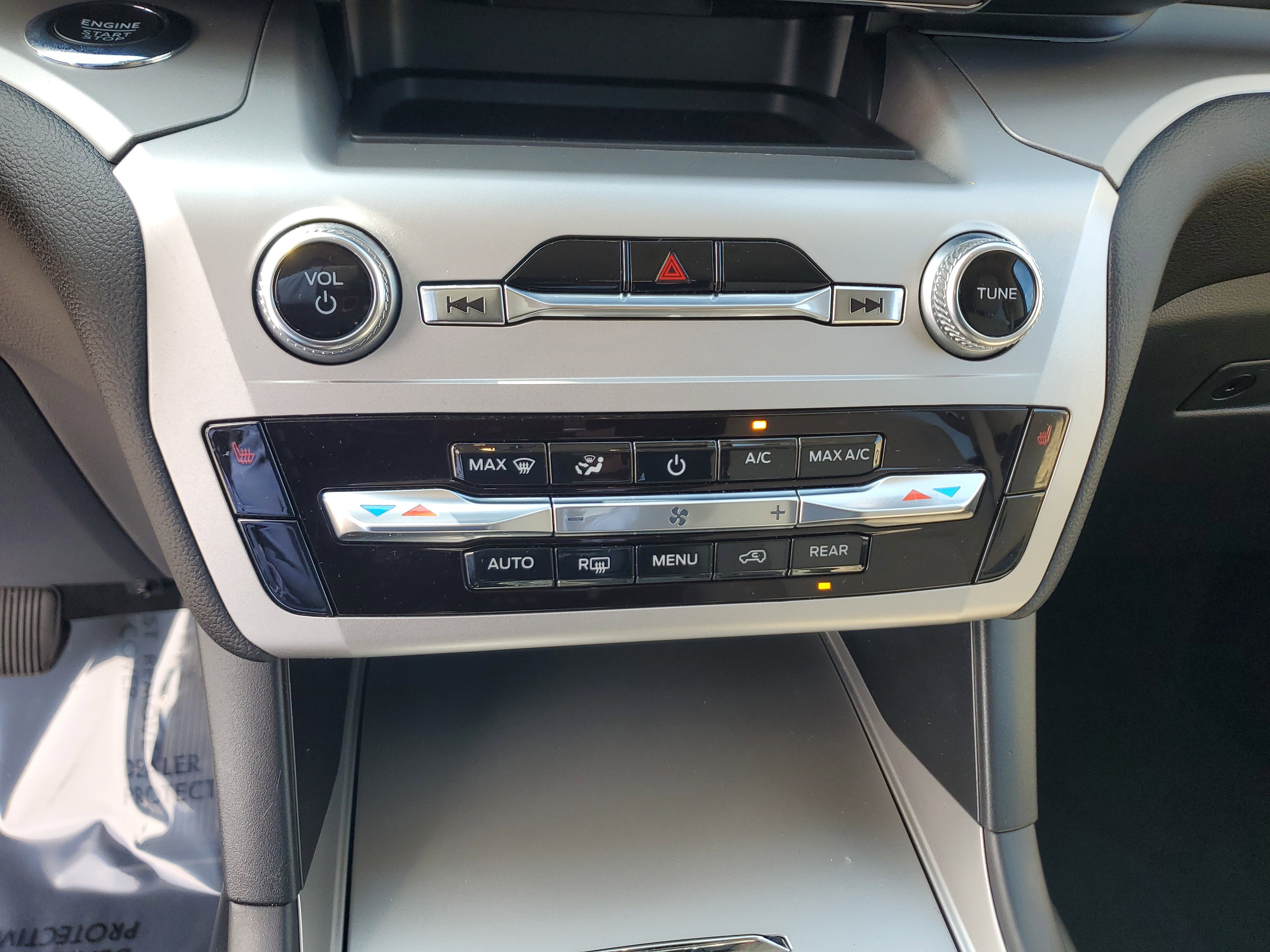 Used 2022 Ford Explorer XLT image 26