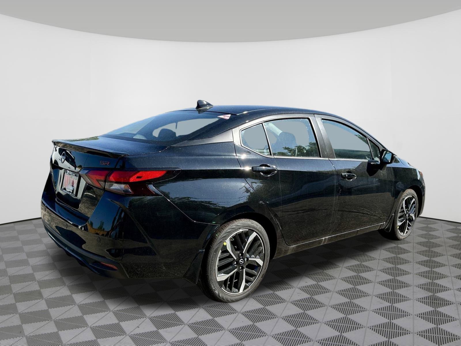 Used 2025 Nissan Versa SR w/ Trunk Package image 7