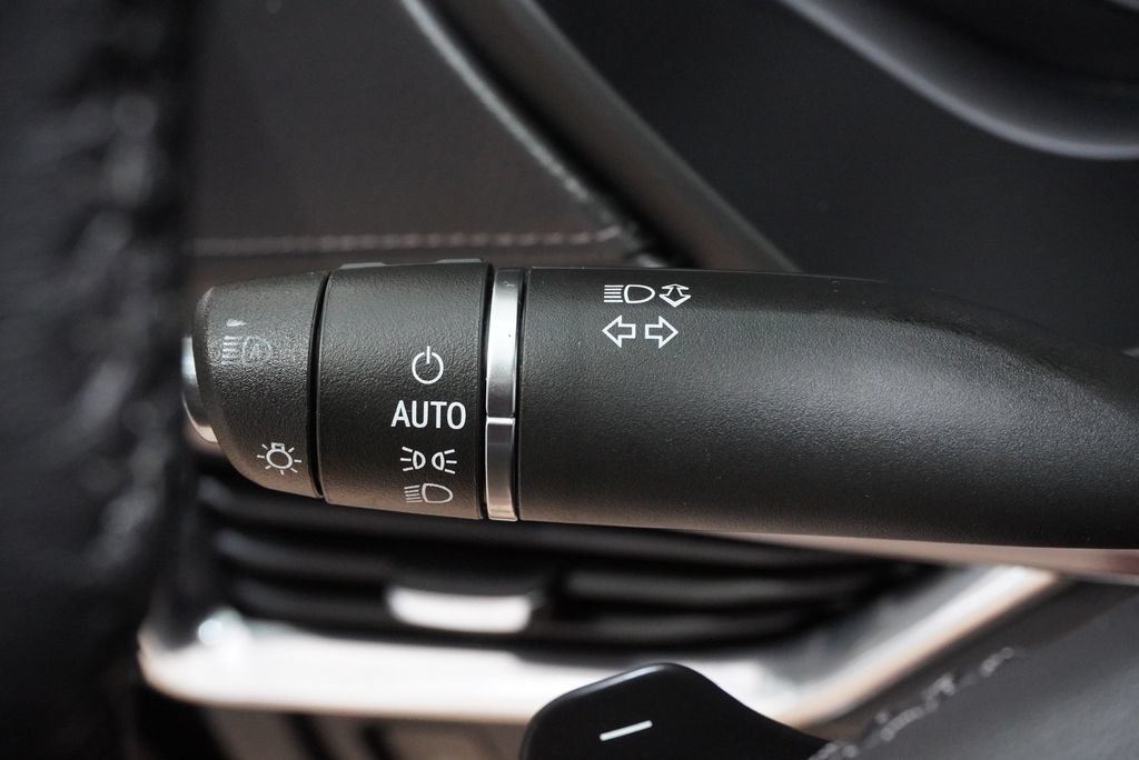 Used 2023 Cadillac XT4 Luxury w/ Cold Weather Package FWD image 22
