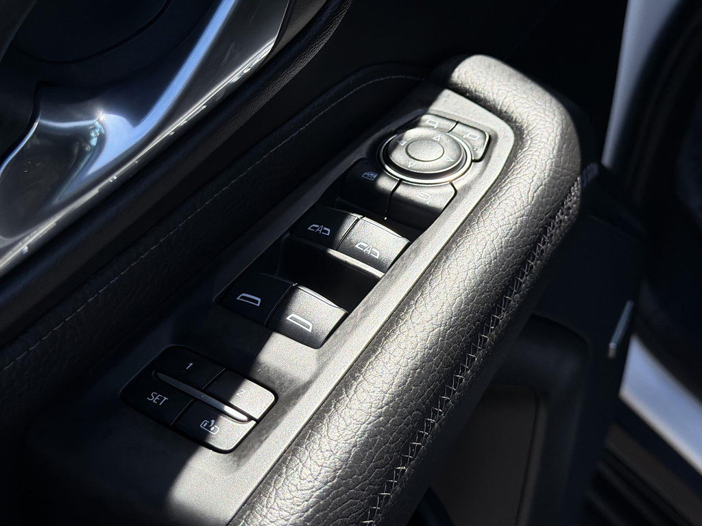 Used 2024 GMC Yukon Denali RWD image 23