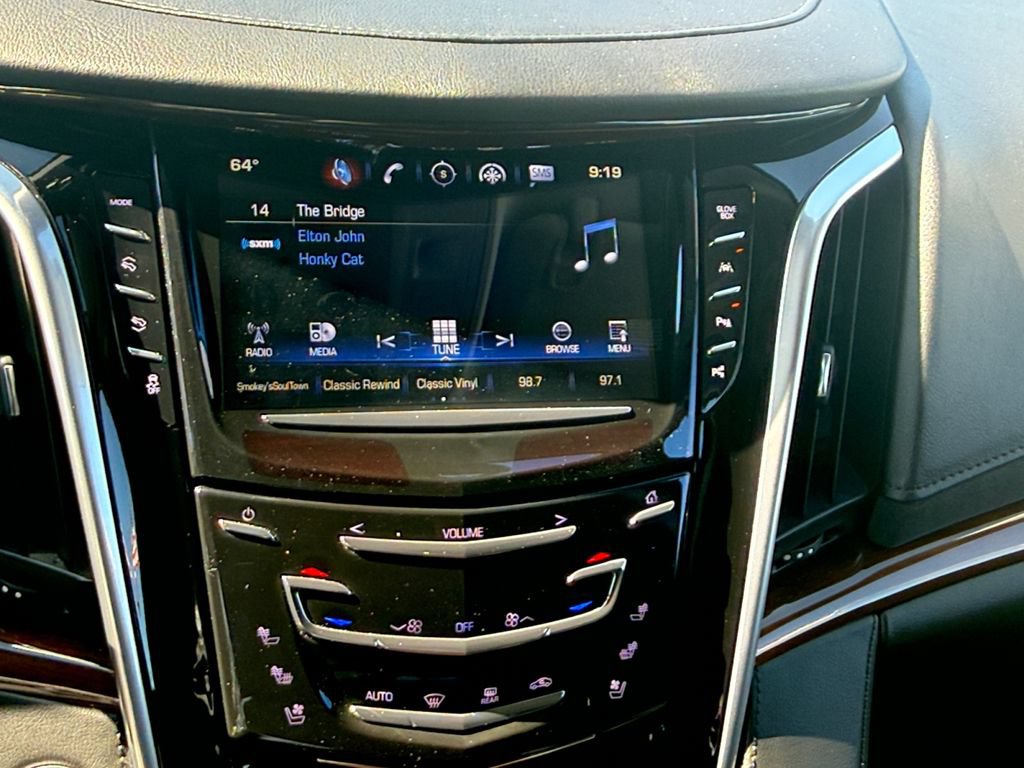 Used 2020 Cadillac Escalade Luxury AWD/4WD image 16