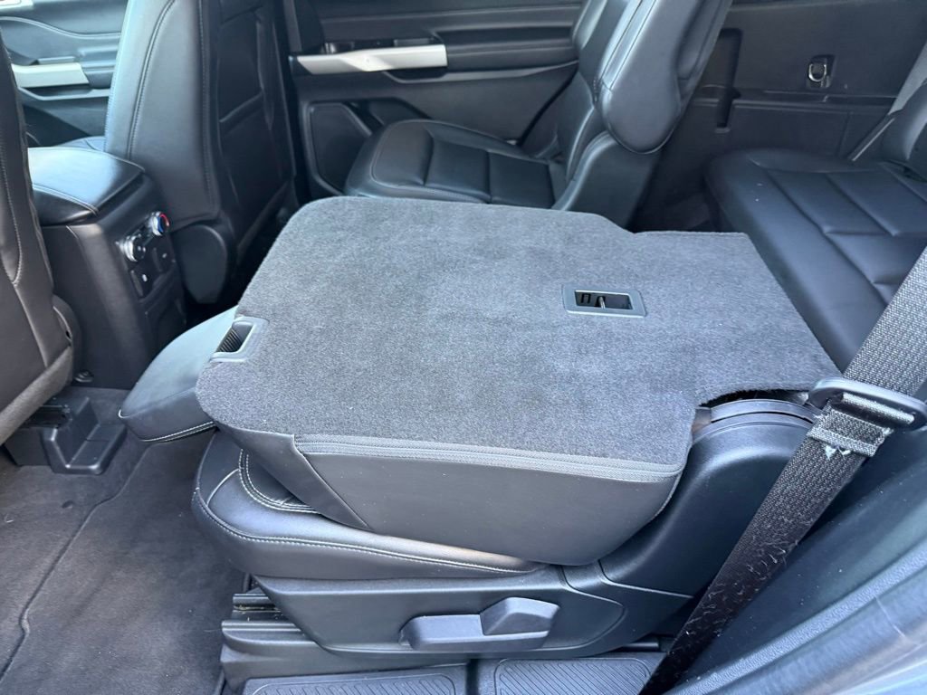 Used 2022 Ford Explorer XLT w/ Equipment Group 202A image 18