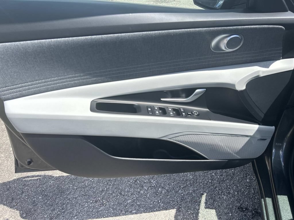 New 2026 Hyundai Elantra Limited FWD image 17