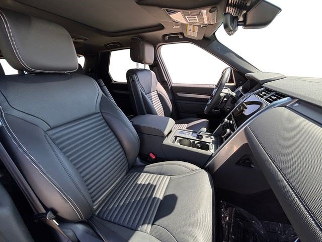 Certified 2025 Land Rover Discovery Dynamic SE AWD/4WD image 16