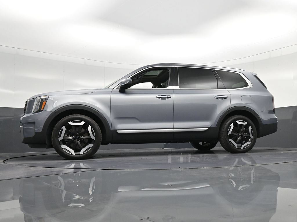Used 2025 Kia Telluride EX FWD image 32