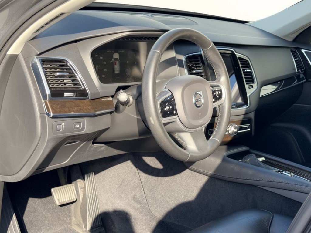 Used 2018 Volvo XC90 T6 Momentum w/ Convenience Package AWD/4WD image 4