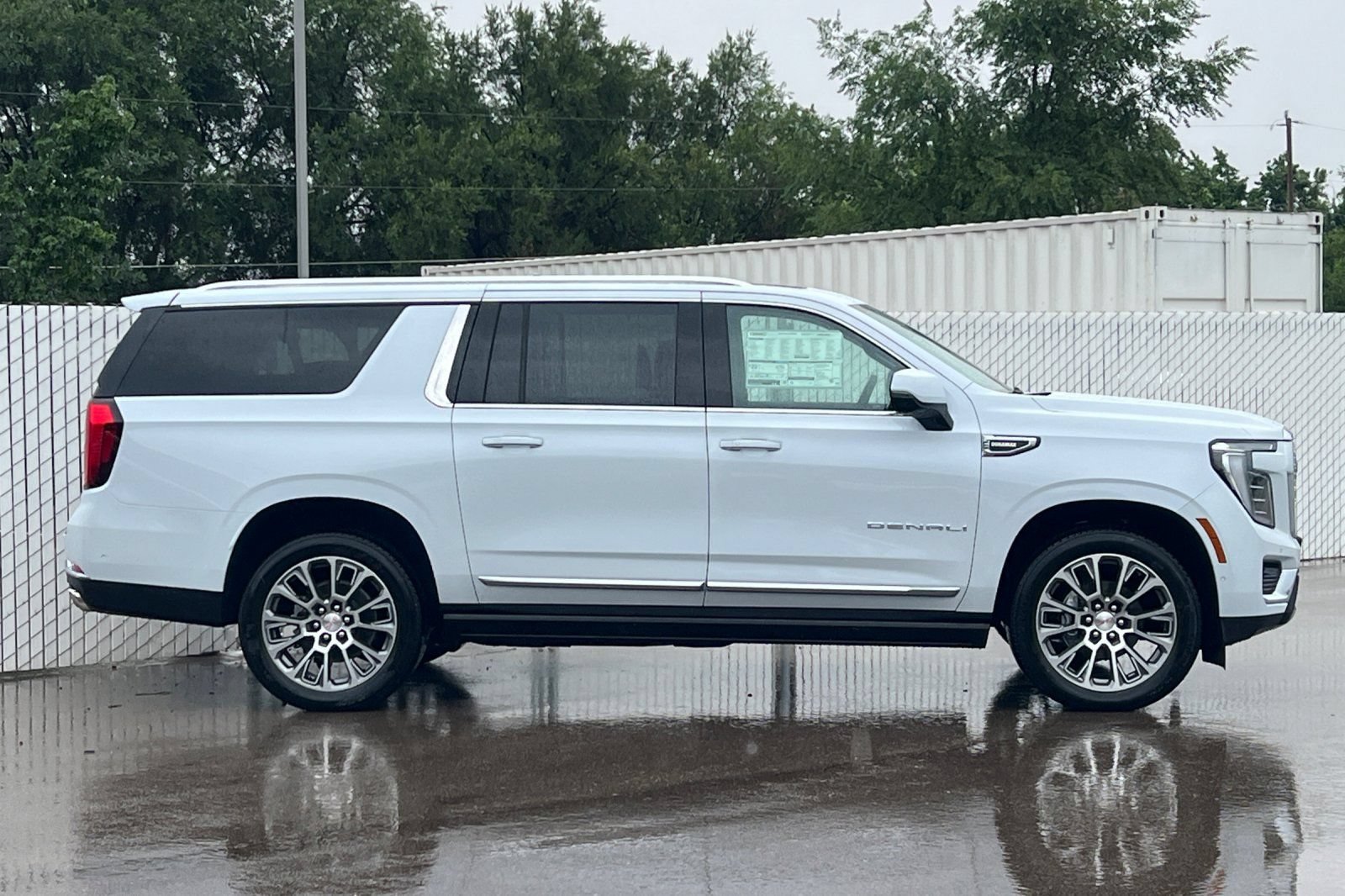 New 2026 GMC Yukon XL Denali w/ Denali Reserve Package AWD/4WD image 3