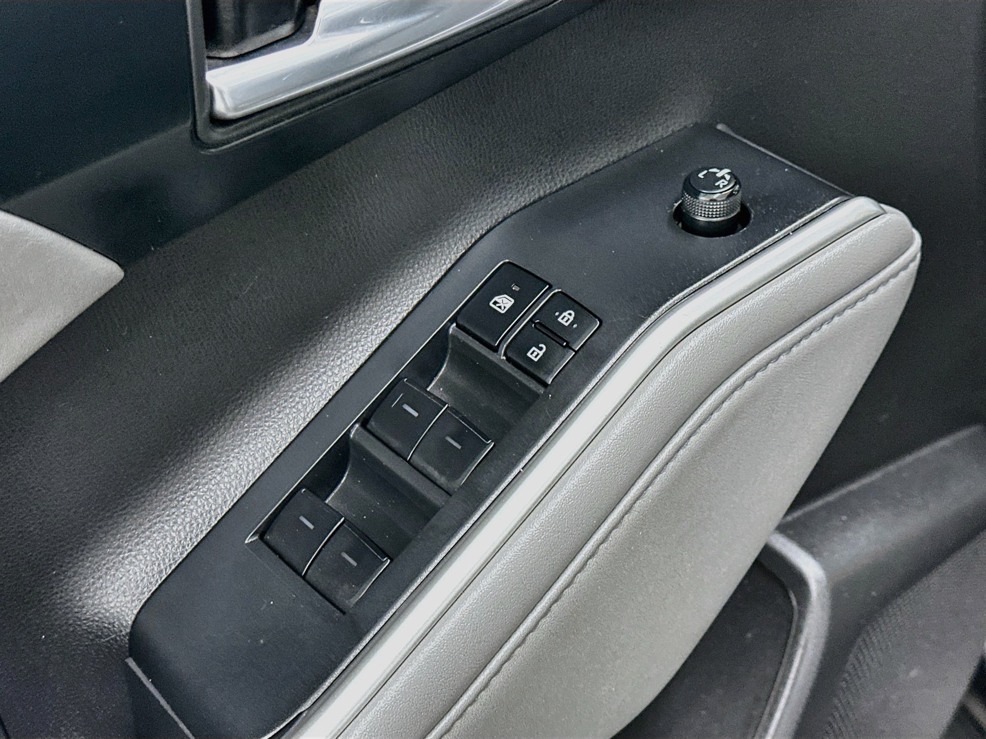 Used 2022 Toyota Highlander XLE AWD/4WD image 15