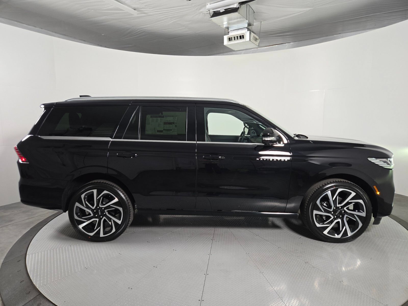 New 2027 Lincoln Navigator Black Label AWD/4WD image 3