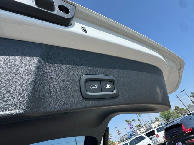 New 2025 Volvo XC40 B5 Plus w/ Protection Package Premier AWD/4WD image 5