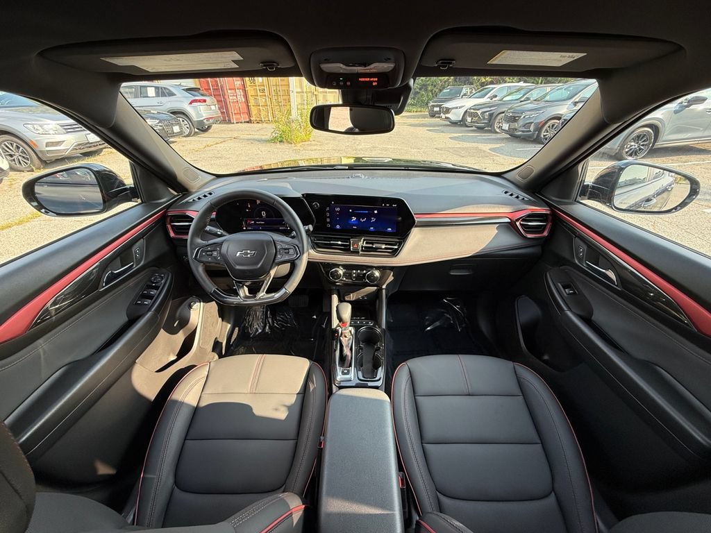 Used 2025 Chevrolet TrailBlazer RS w/ Convenience Package FWD image 23