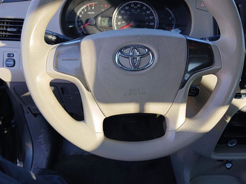 Used 2013 Toyota Sienna L image 14