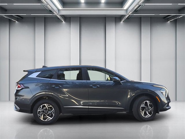 Certified 2025 Kia Sportage LX image 3