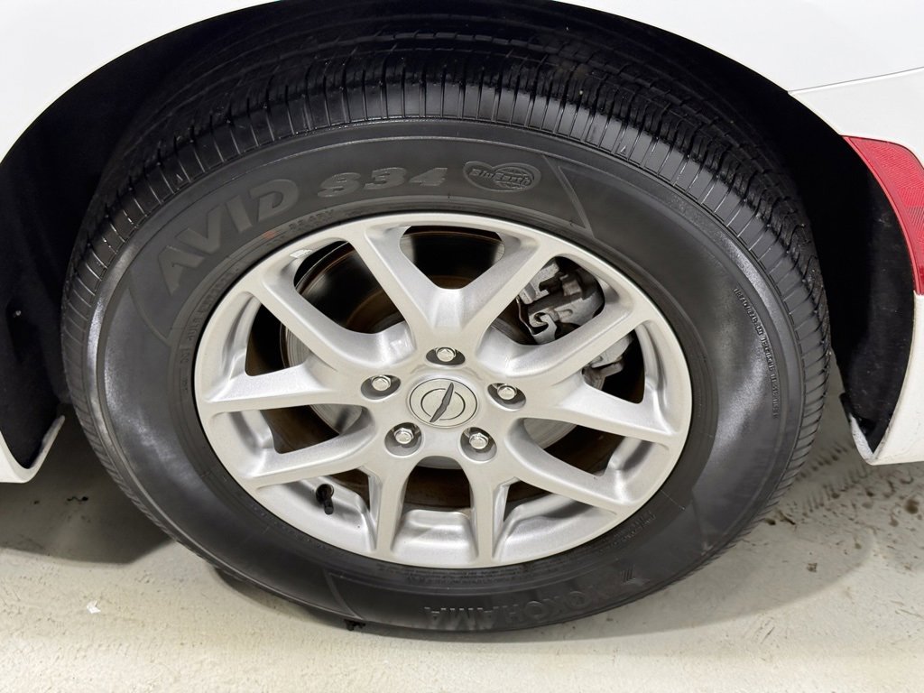 Used 2024 Chrysler Voyager LX image 9