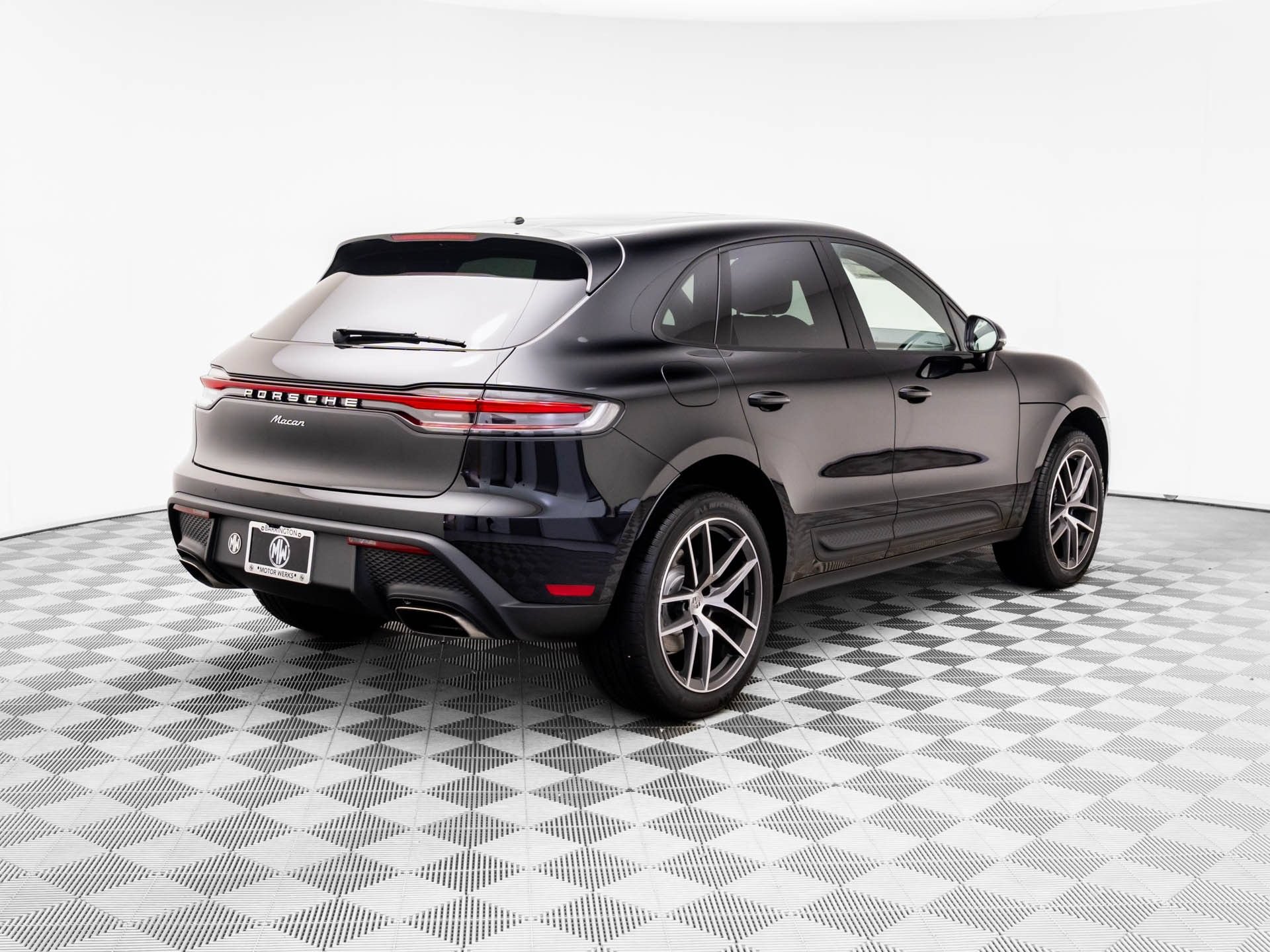 Certified 2026 Porsche Macan AWD/4WD image 8