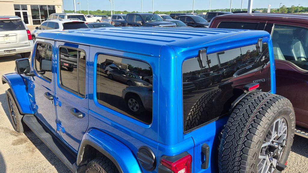 Used 2024 Jeep Wrangler Unlimited Sahara AWD/4WD image 11
