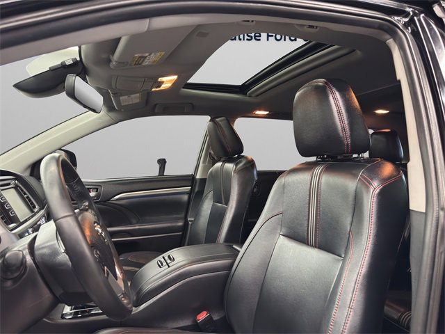Used 2019 Toyota Highlander SE image 26