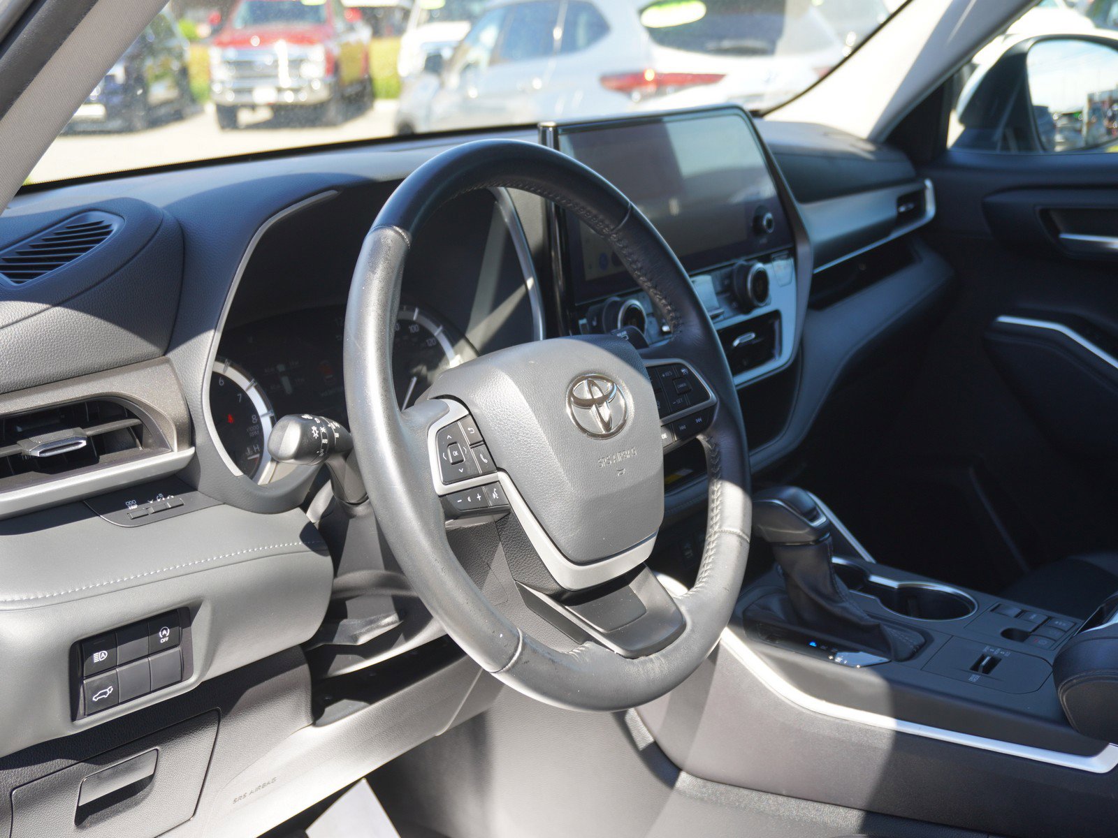 Used 2023 Toyota Highlander XLE image 22