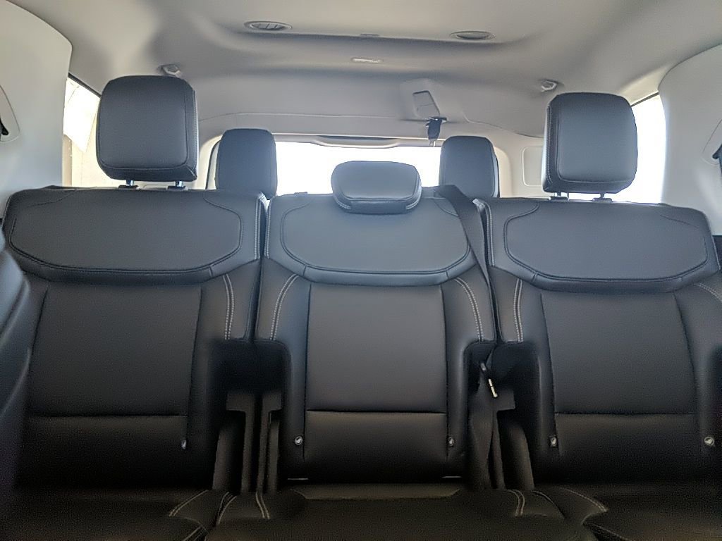 Used 2025 Ford Expedition Platinum image 34