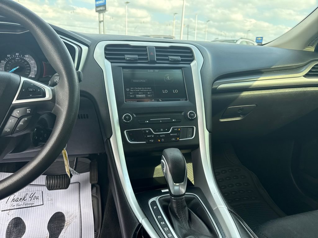 Used 2016 Ford Fusion SE image 19