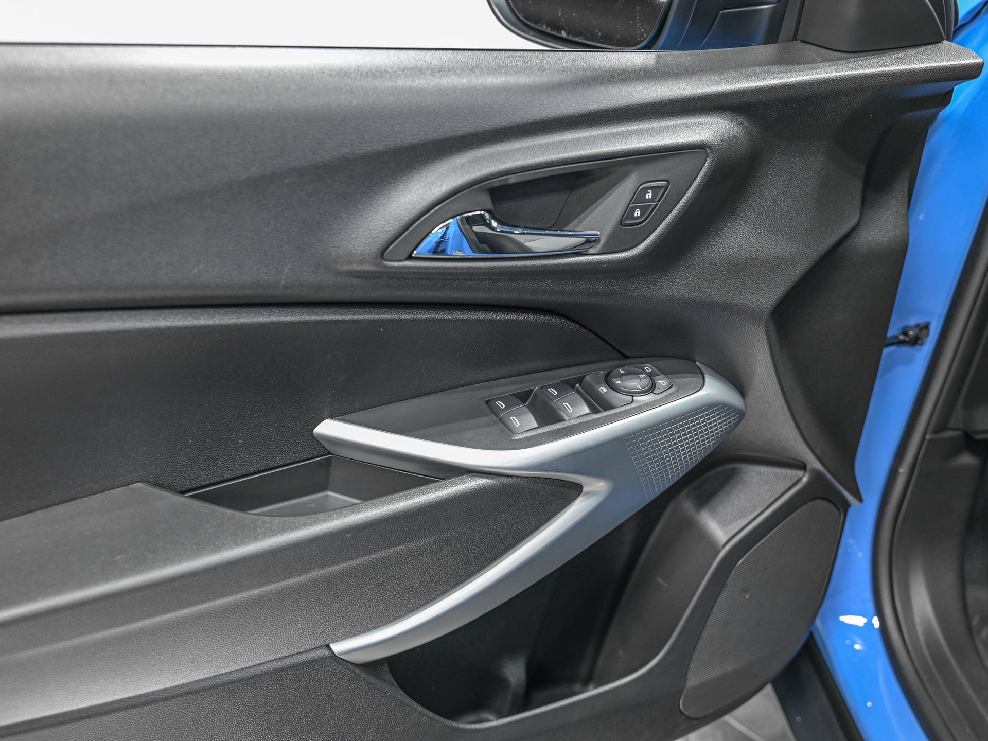 Used 2025 Chevrolet Trax RS w/ Driver Confidence Package FWD image 15