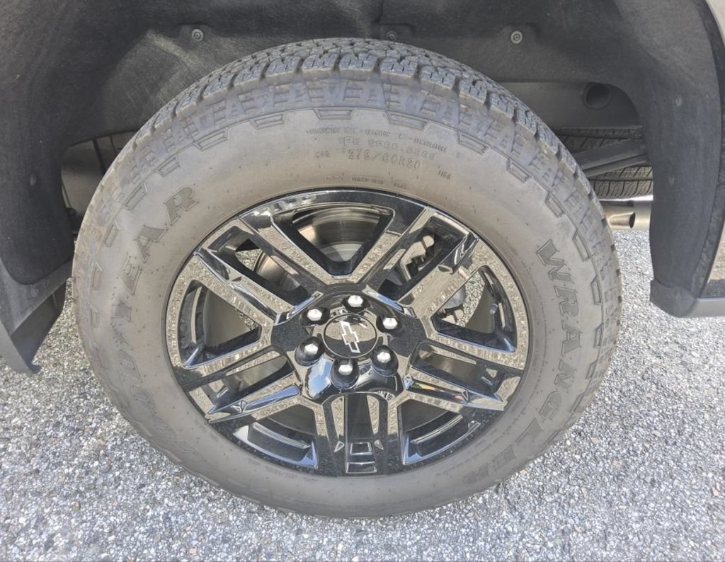 Used 2025 Chevrolet Silverado 1500 RST AWD/4WD image 2