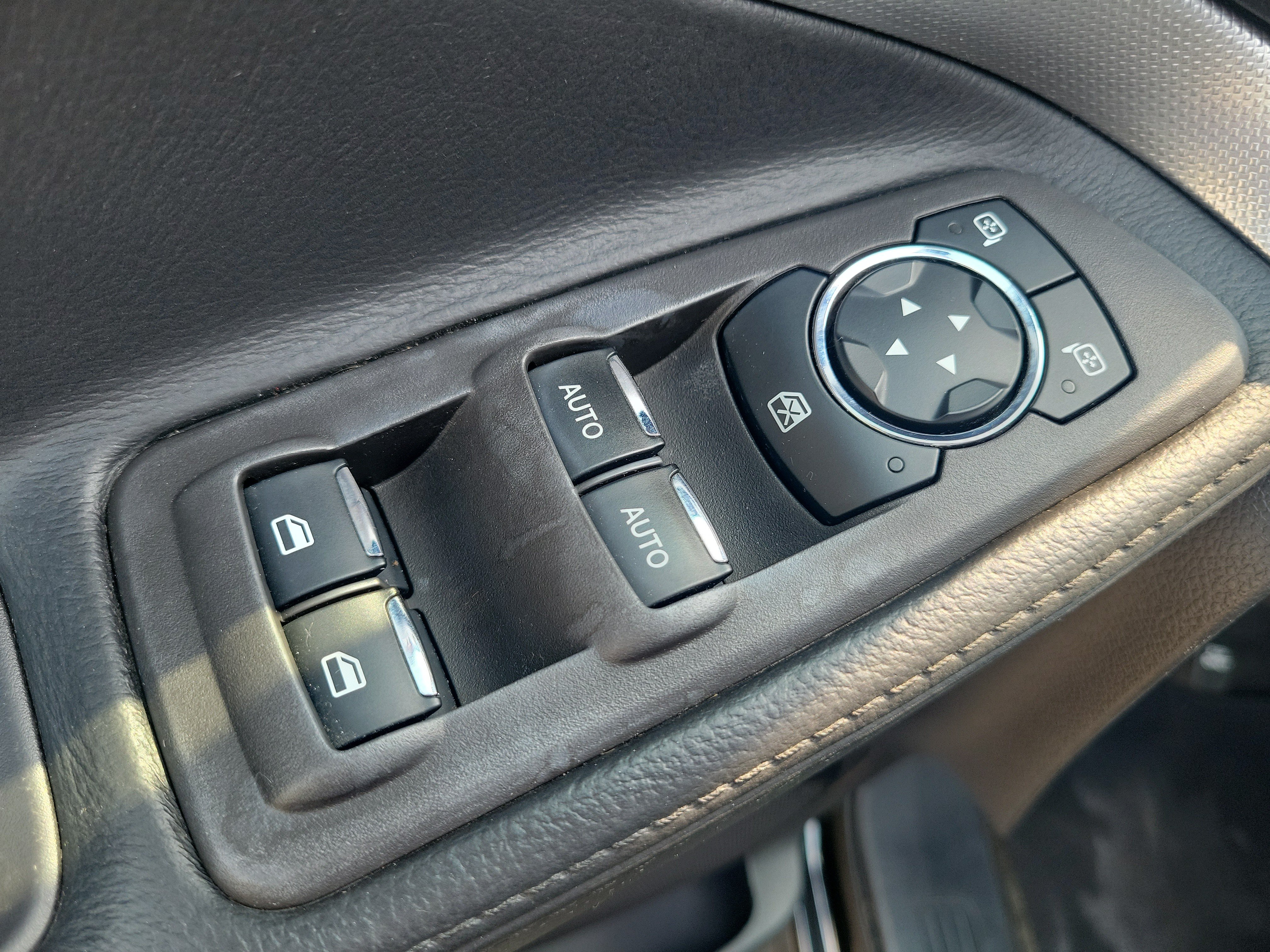 Used 2014 Ford Explorer XLT w/ Equipment Group 202A FWD image 19