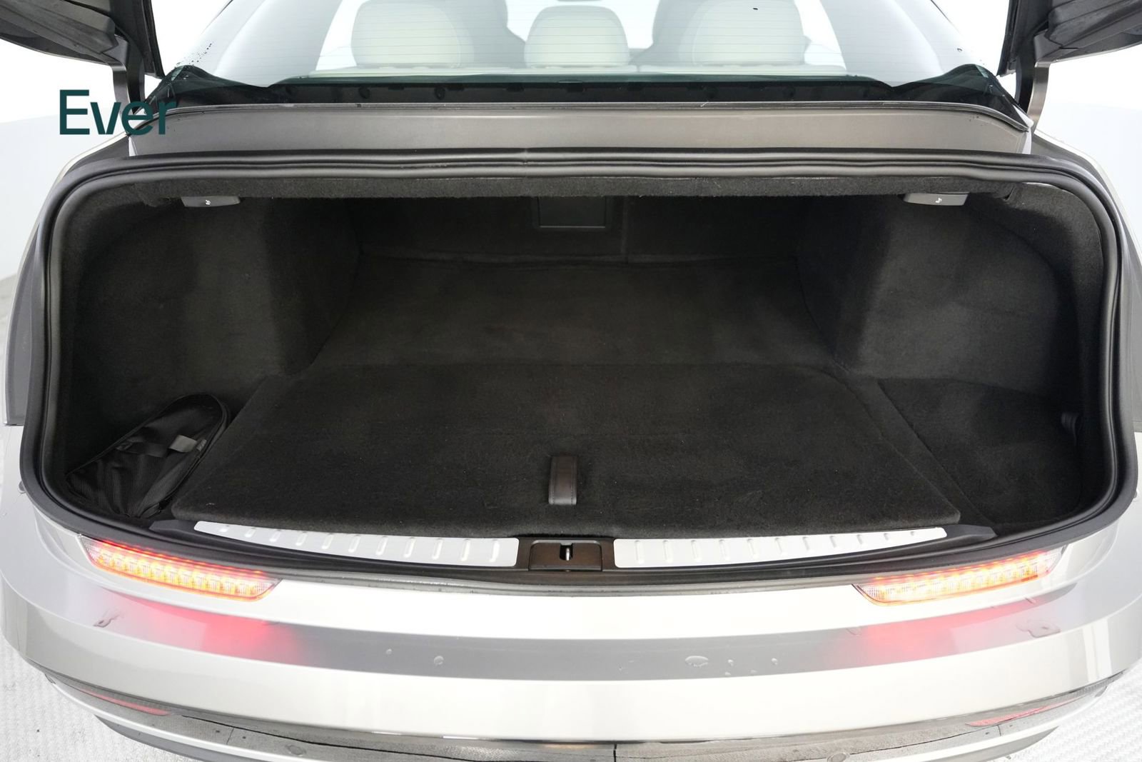 Used 2023 Lucid Air Touring image 8