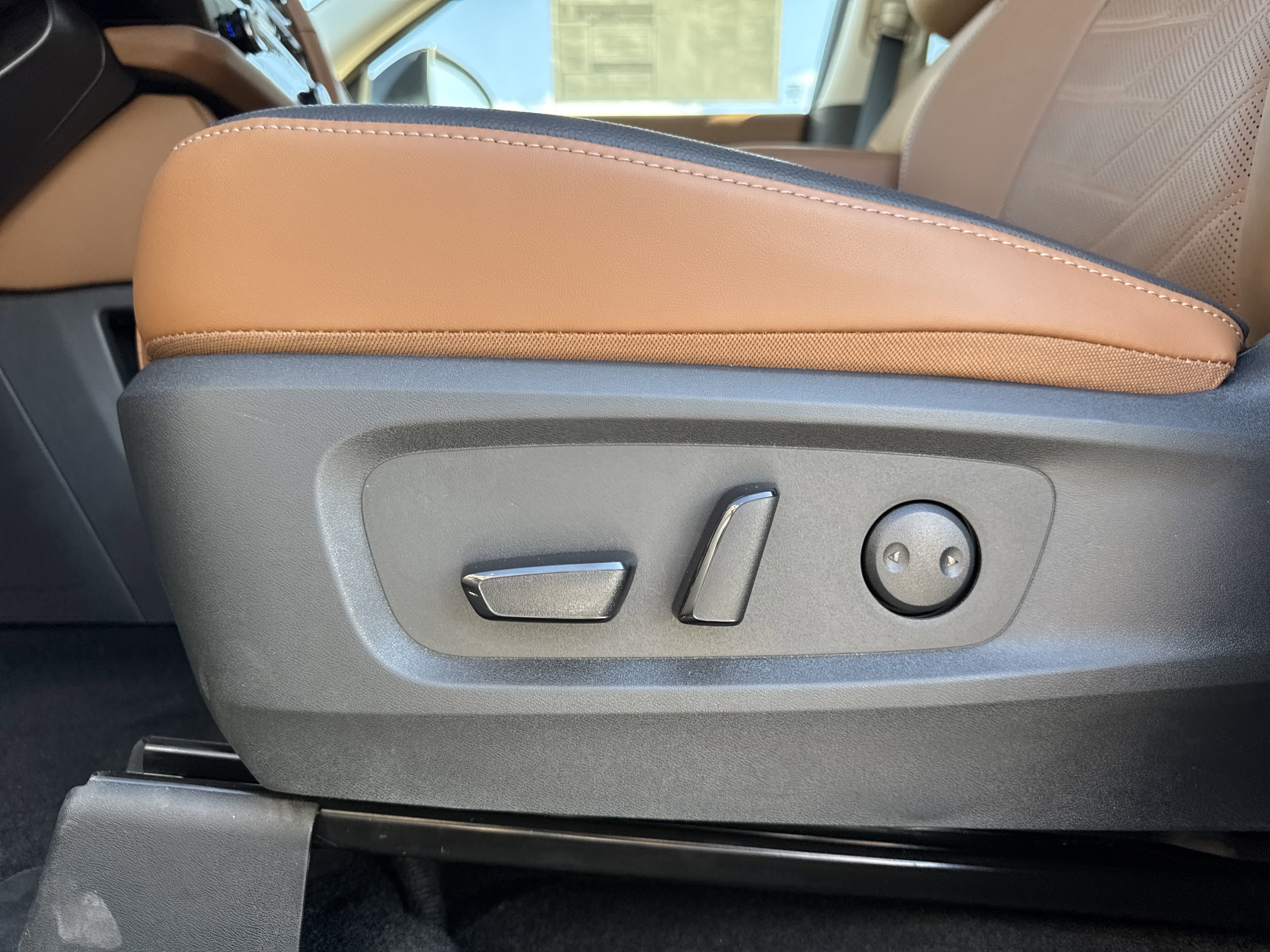 New 2025 Nissan Pathfinder Platinum w/ Cargo Package image 12