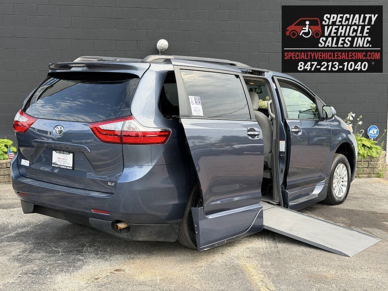 Used 2015 Toyota Sienna XLE FWD video 1