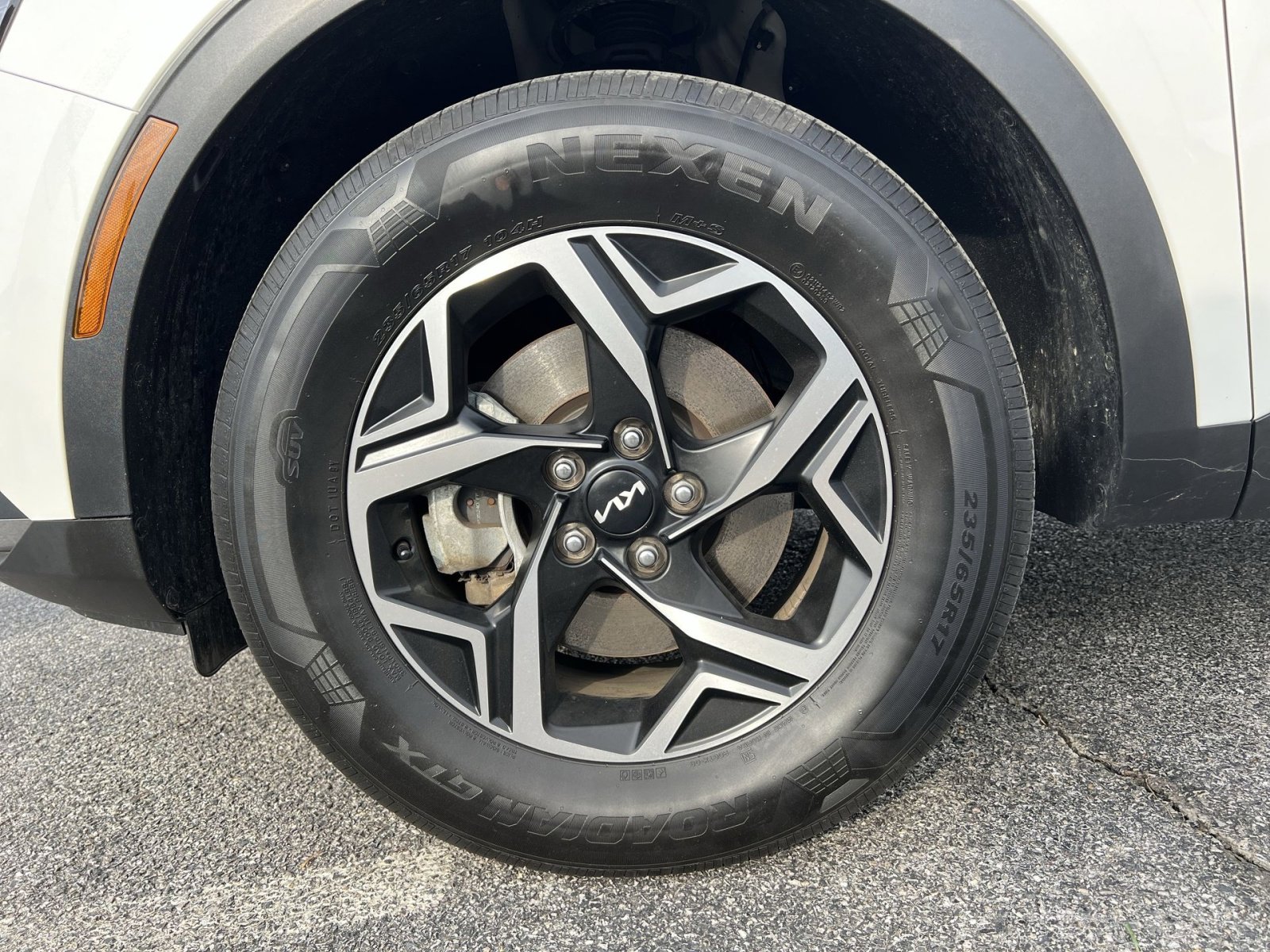 Used 2024 Kia Sportage LX image 12