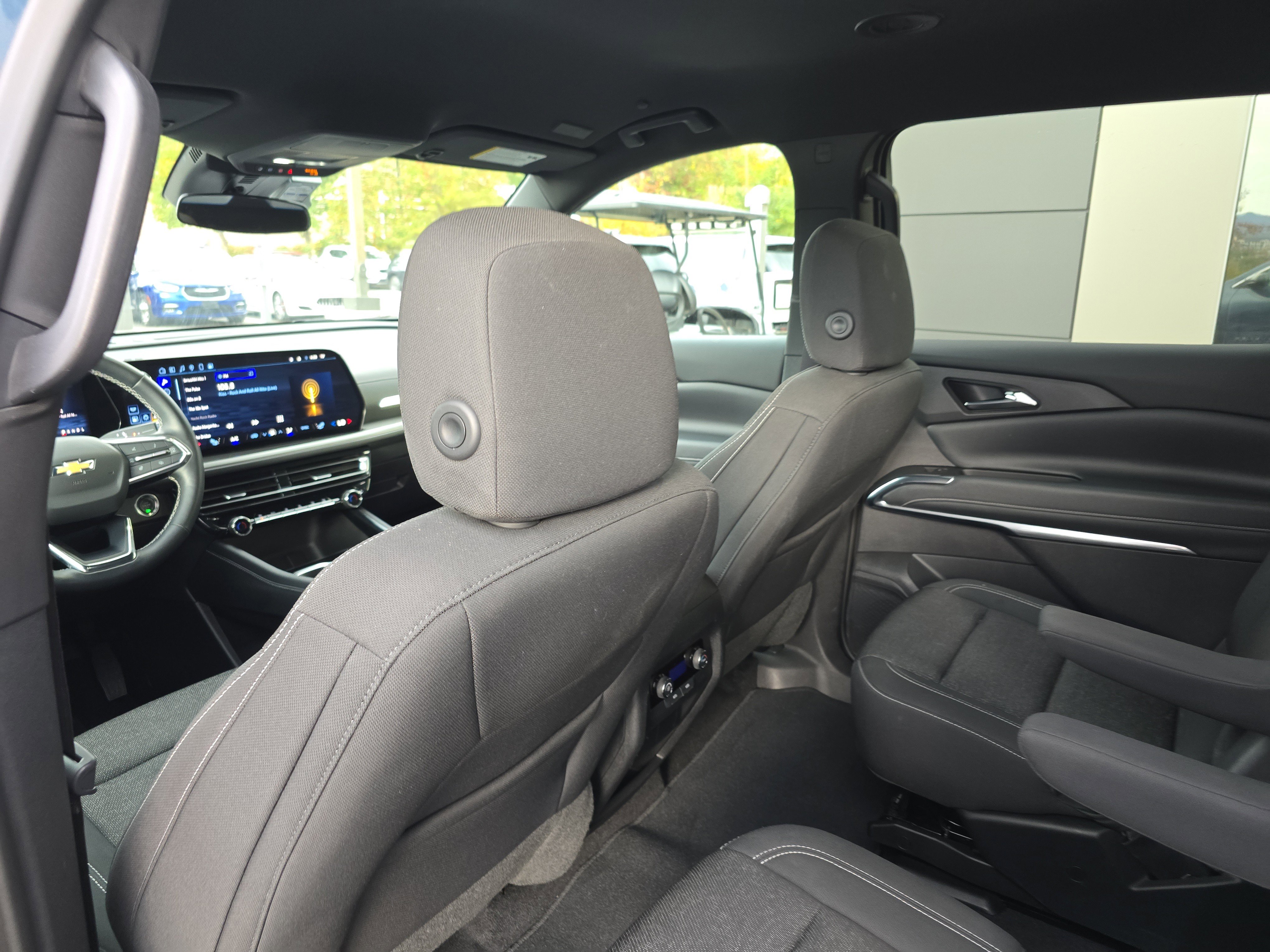 Used 2025 Chevrolet Traverse LT image 18