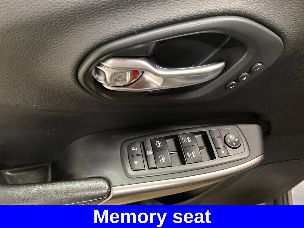 Used 2020 Jeep Cherokee Limited AWD/4WD image 10