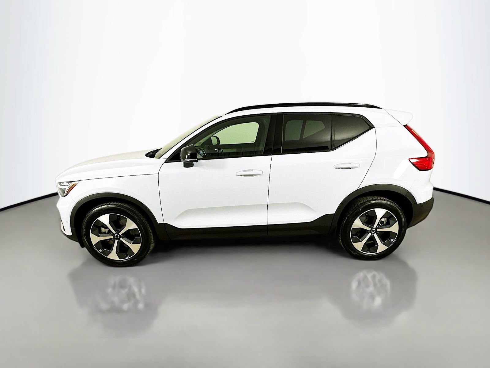 New 2026 Volvo XC40 B5 Plus w/ Protection Package Premier AWD/4WD image 8