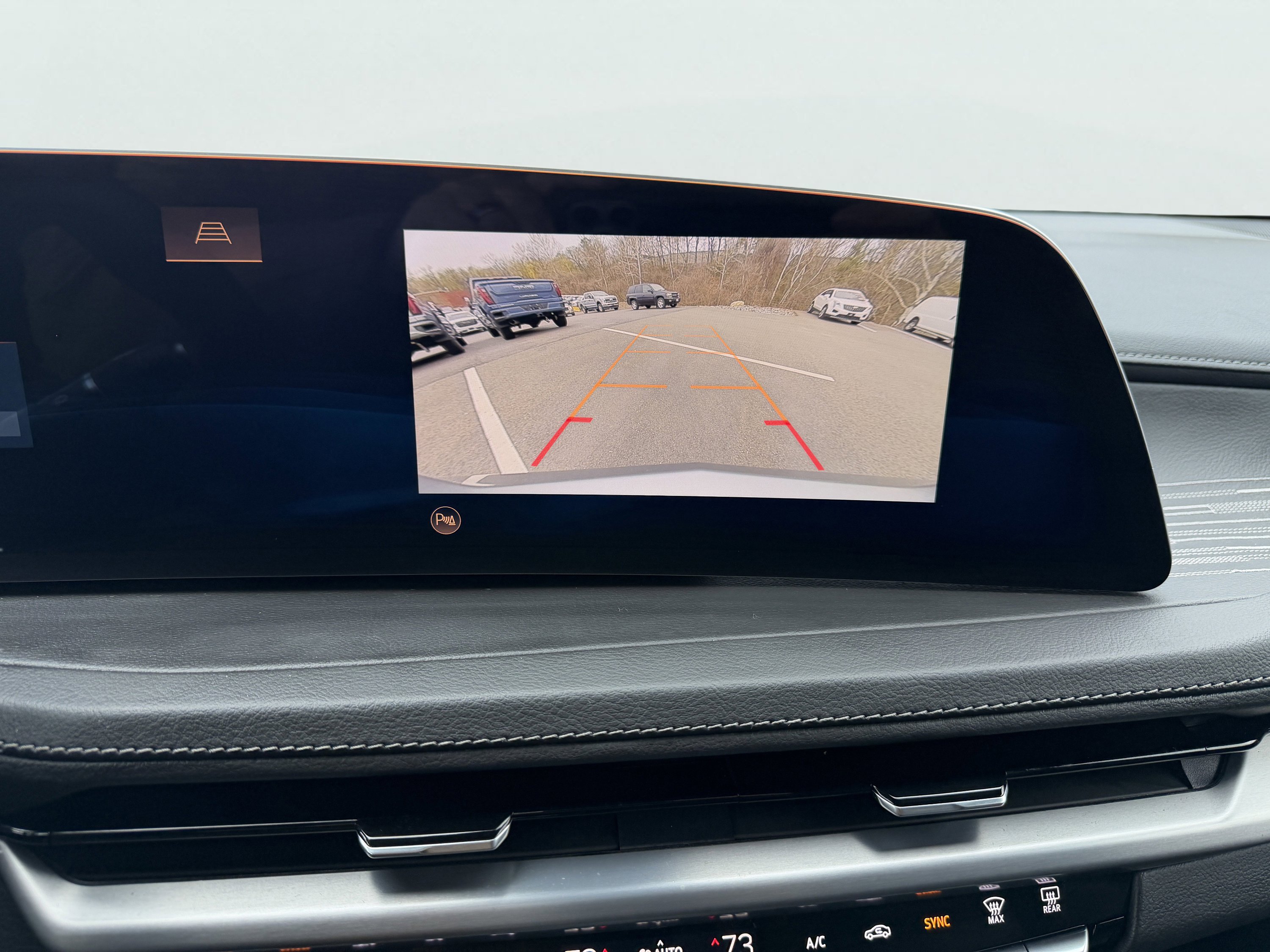 Used 2024 Cadillac XT4 Premium Luxury w/ Technology Package AWD/4WD image 4