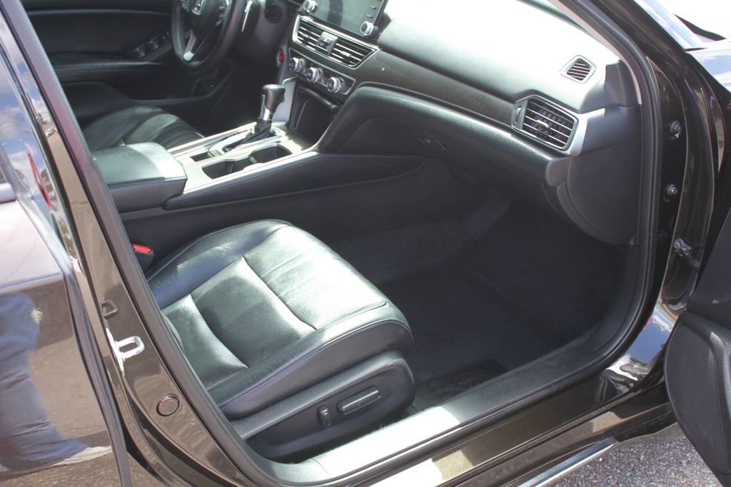 Used 2018 Honda Accord Touring image 6