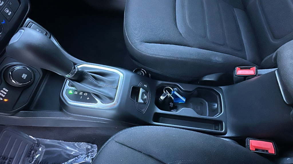 Used 2018 Jeep Renegade Latitude w/ Popular Equipment Group image 13