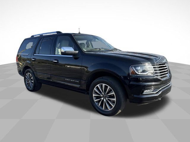 Used 2017 Lincoln Navigator Select RWD image 3