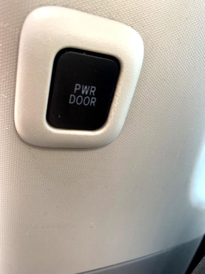 Used 2014 Toyota Sienna XLE image 10
