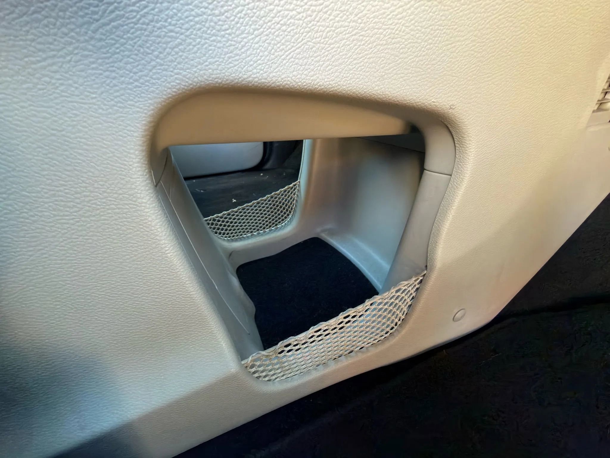 Used 2020 Dodge Grand Caravan SXT image 2