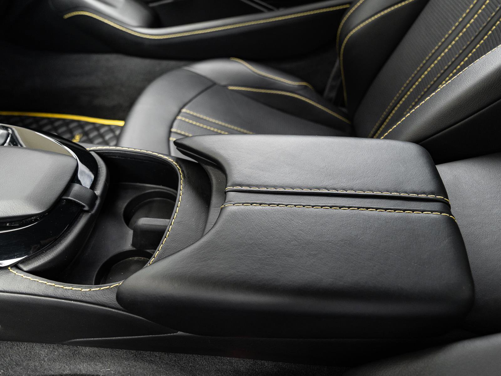 Used 2020 Aston Martin V8 Vantage Coupe image 39