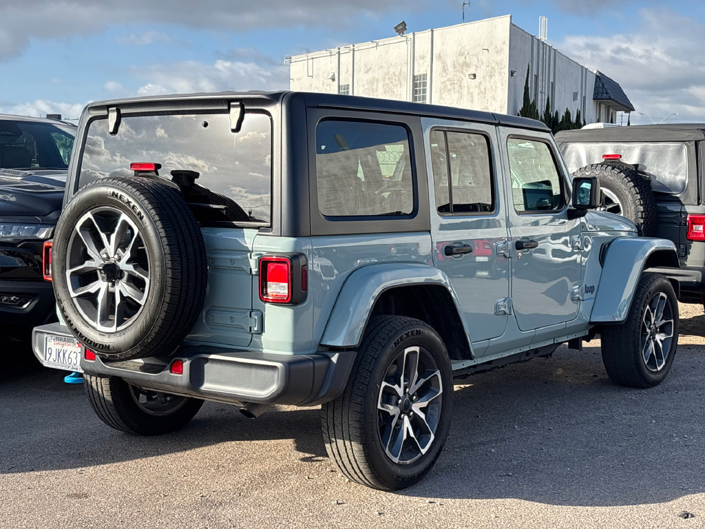 Used 2024 Jeep Wrangler Unlimited w/ Convenience Group AWD/4WD image 3