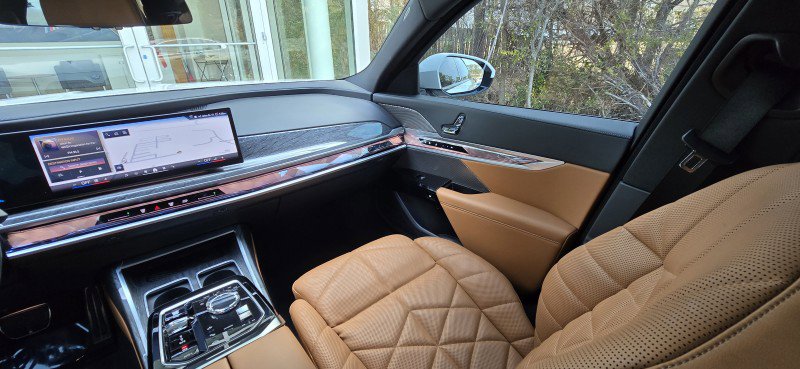 Certified 2023 BMW 740i image 14