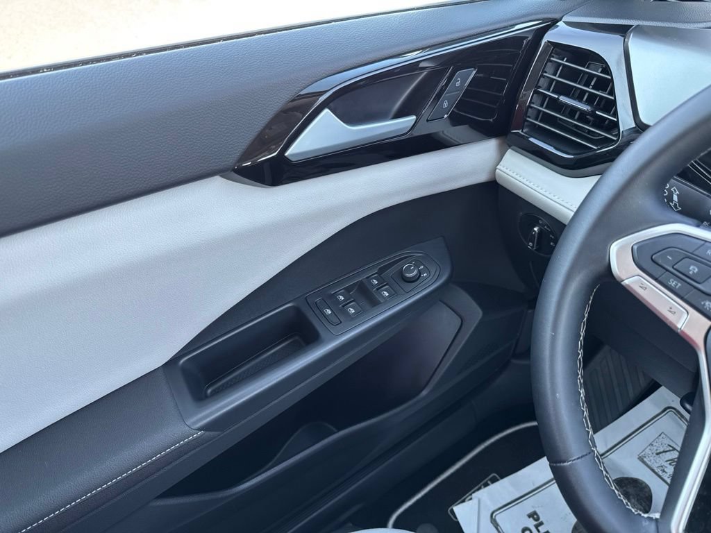 Used 2025 Volkswagen Taos S FWD image 18