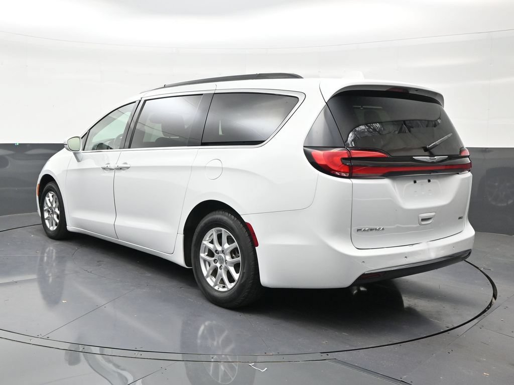 Used 2022 Chrysler Pacifica Touring-L FWD image 3