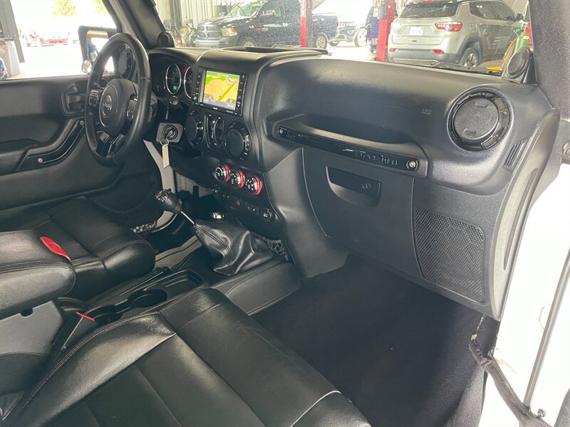 Used 2012 Jeep Wrangler Sahara AWD/4WD image 17