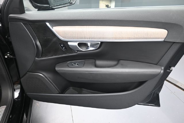 Used 2023 Volvo S90 B6 Plus AWD/4WD image 28