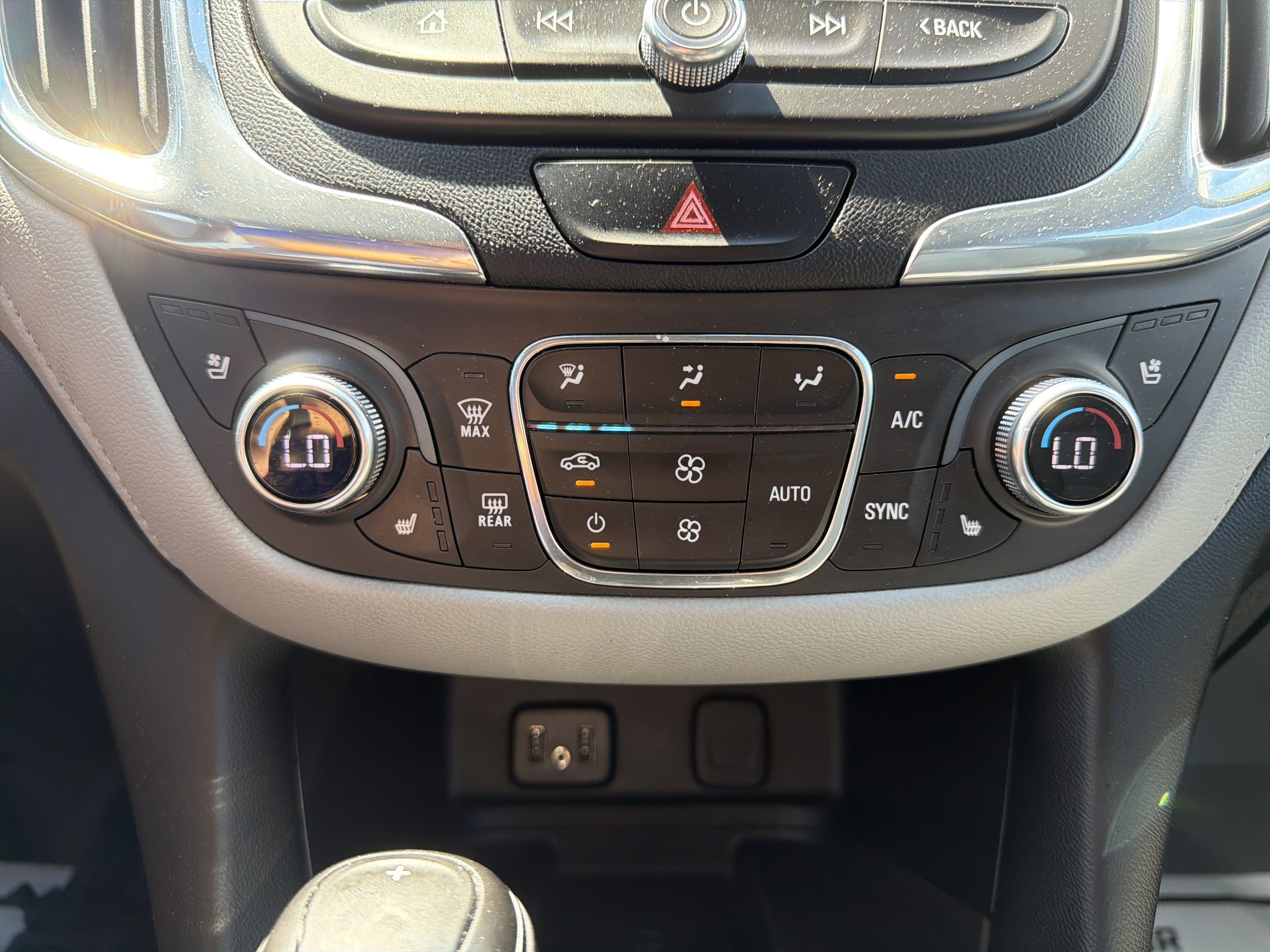 Used 2018 Chevrolet Equinox Premier AWD/4WD video 2