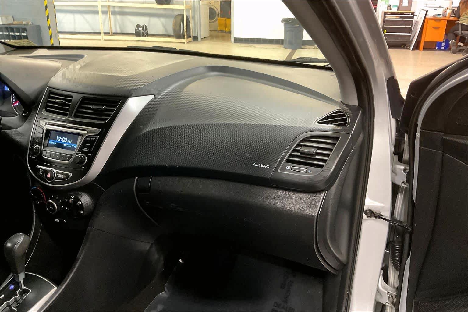 Used 2015 Hyundai Accent GS FWD image 18