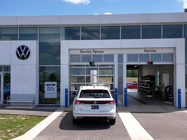 Used 2024 Volkswagen Atlas Peak Edition SE AWD/4WD image 8
